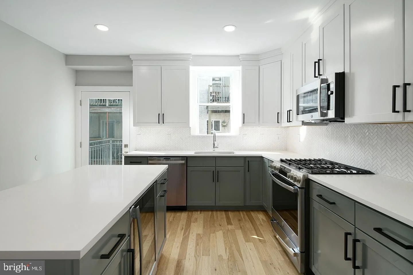 bee6c2c1ae6d9307fab6edf514f19e68-cc_ft_1536 (1).jpg