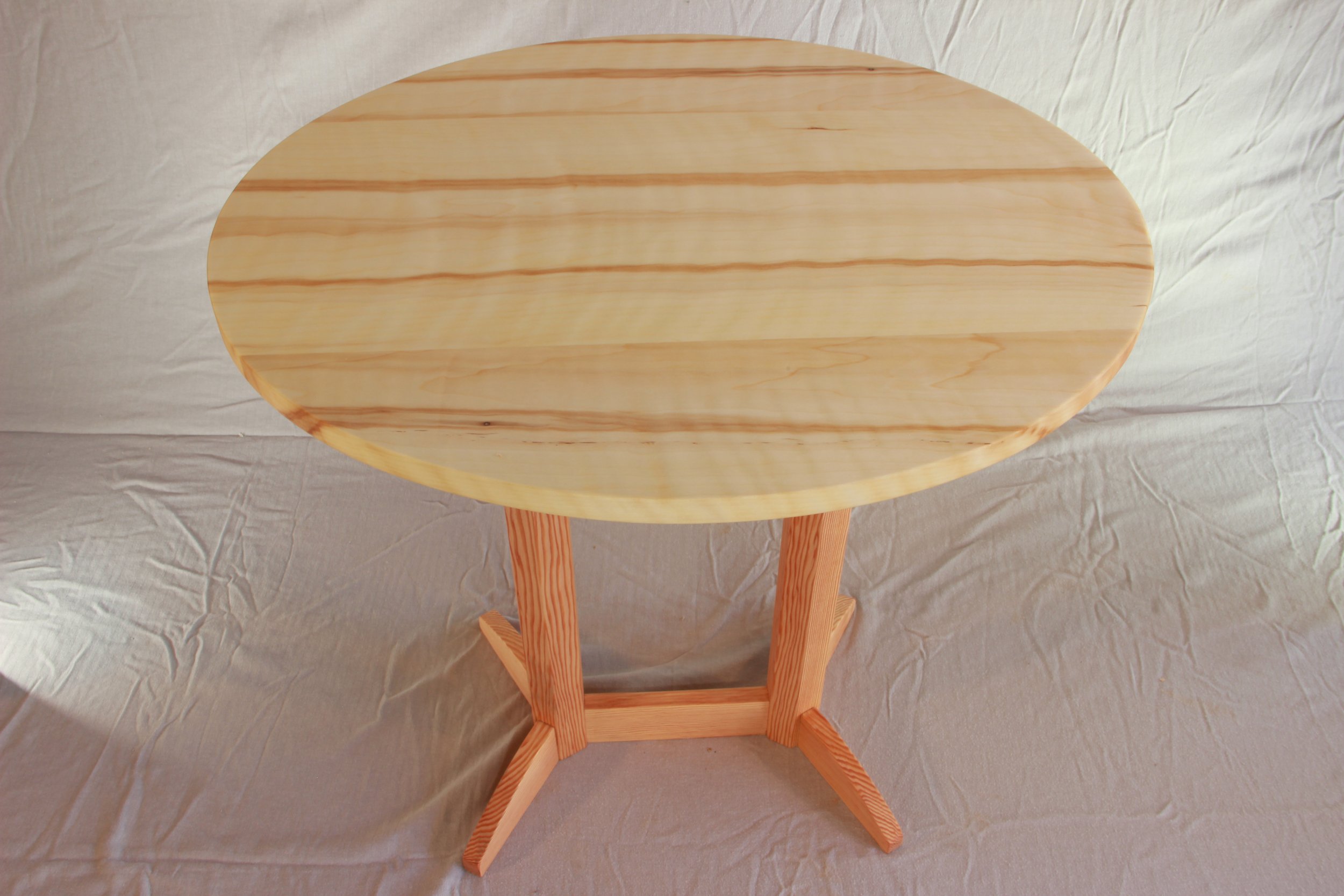 Oval occasional table  Fir/Aspen