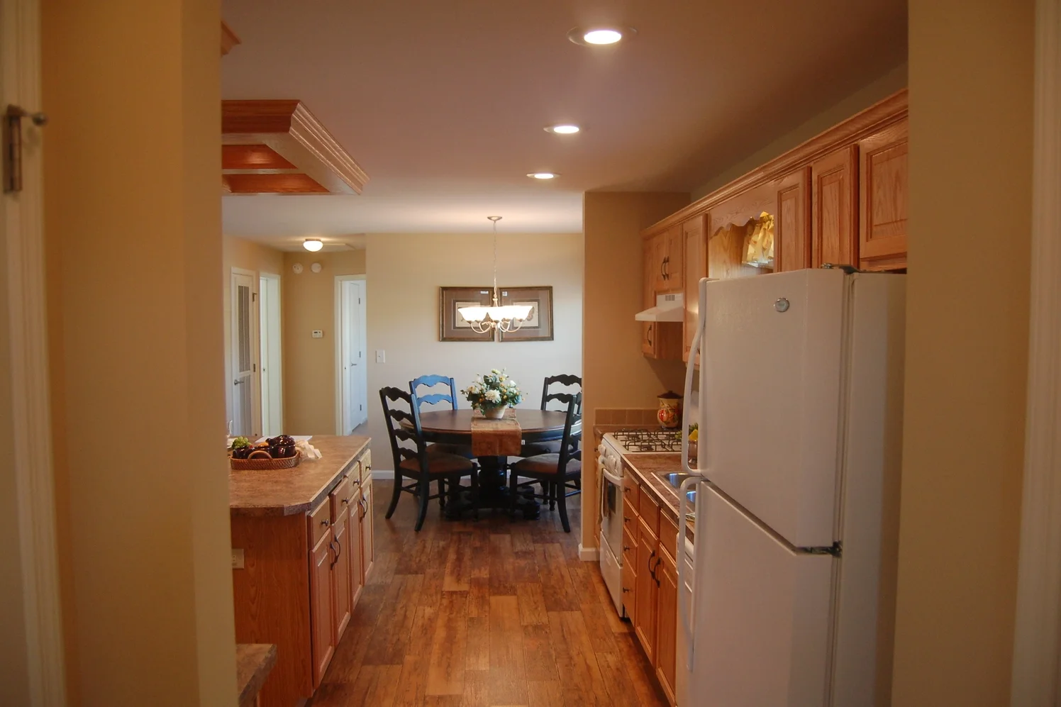 Kitchen w/Standard Natural Oak Cabinetry