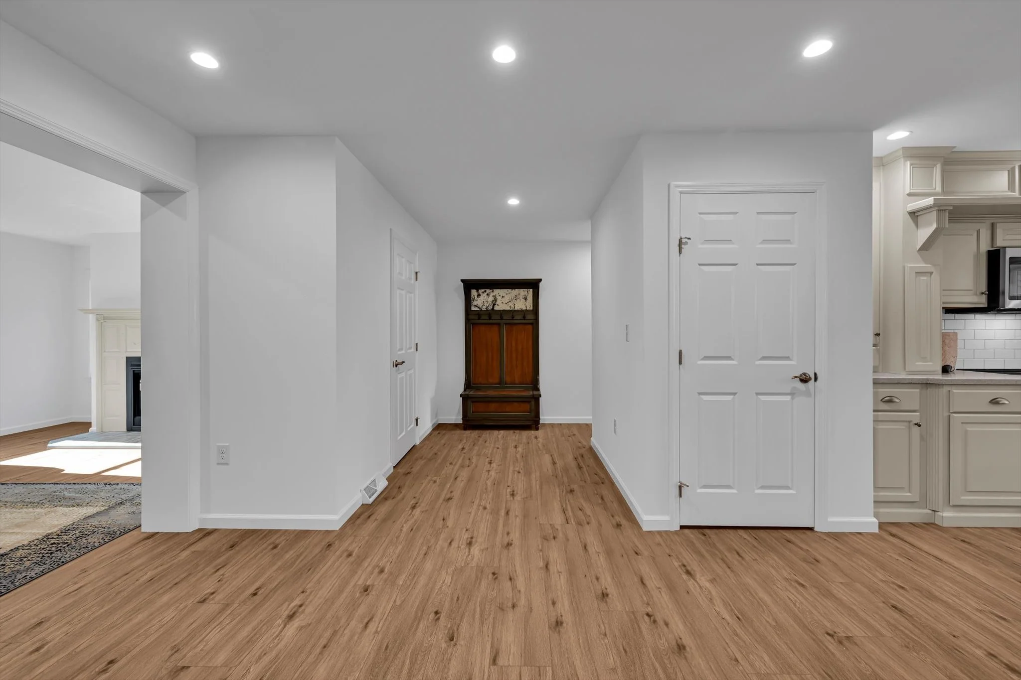 09-Dining Area.jpg