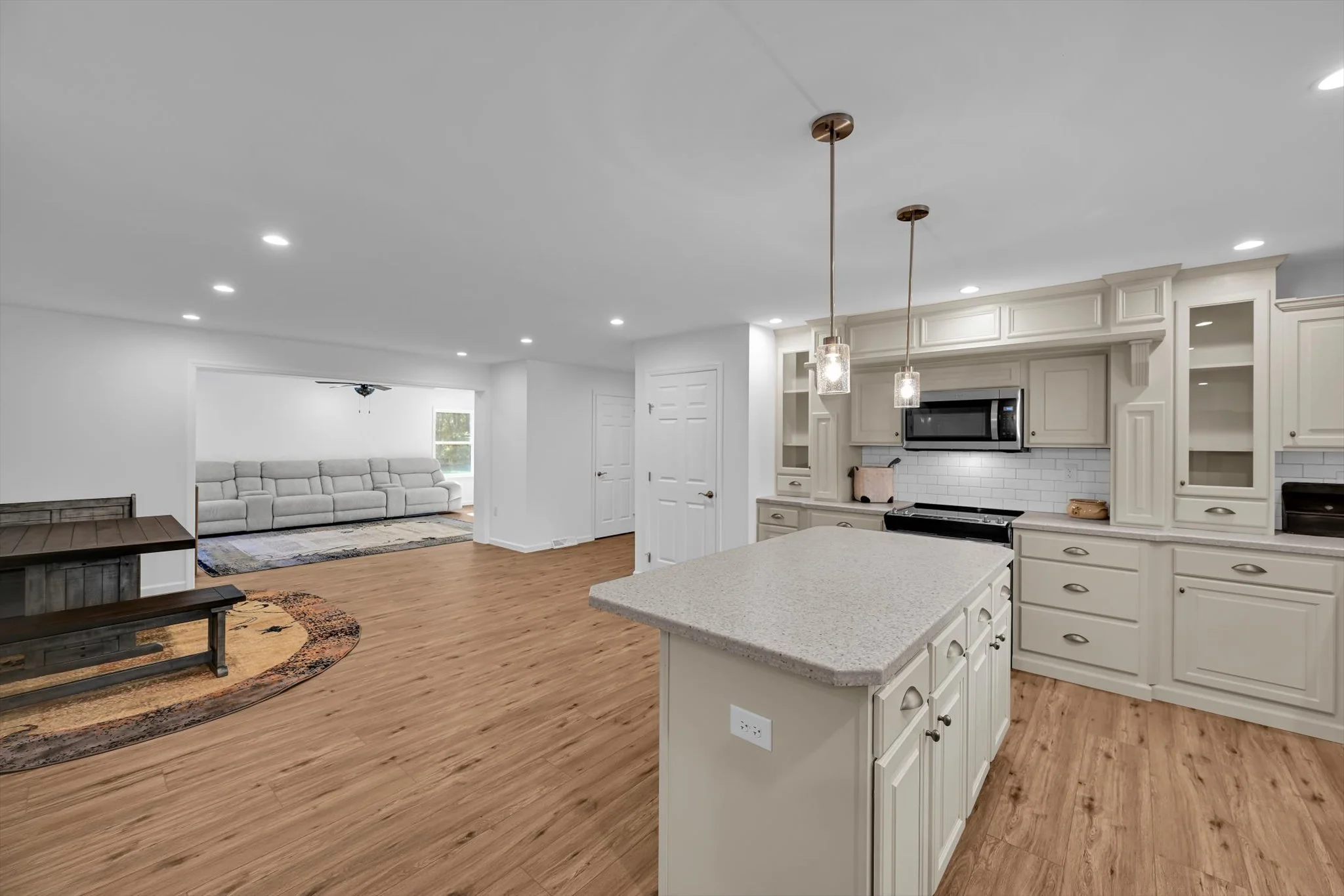 12-Kitchen.jpg