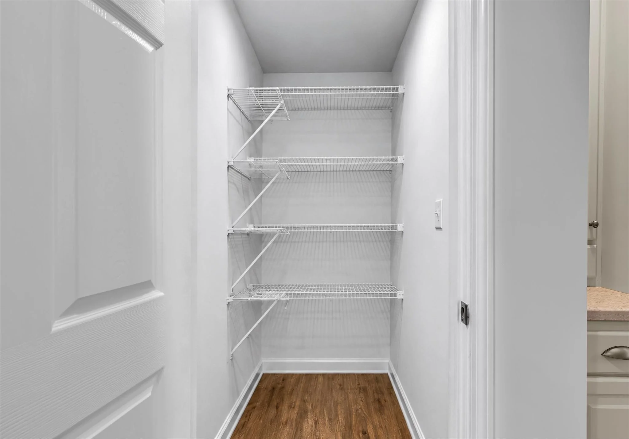 15-Pantry.jpg