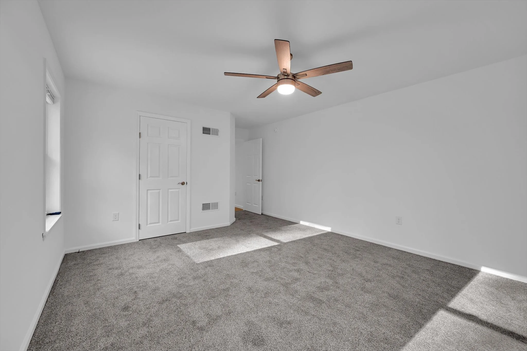 17-Bedroom.jpg