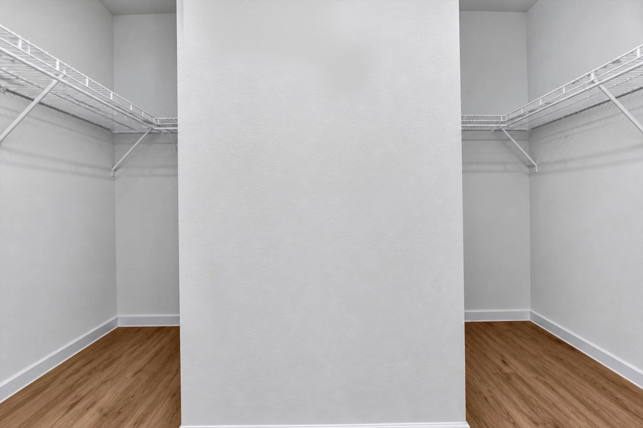 19-Closet.jpg