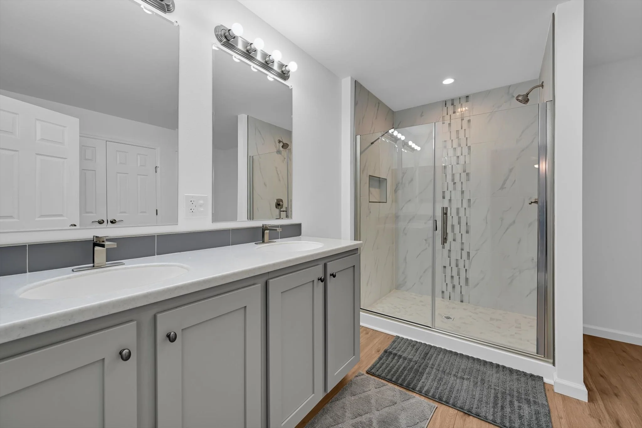 20-Bathroom.jpg