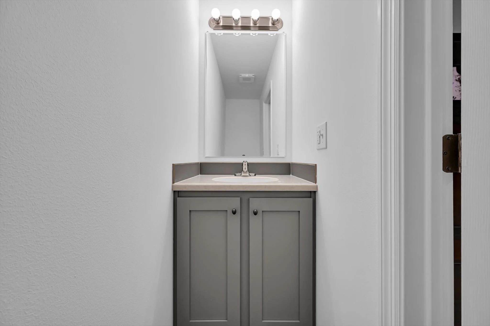 21-Bathroom.jpg