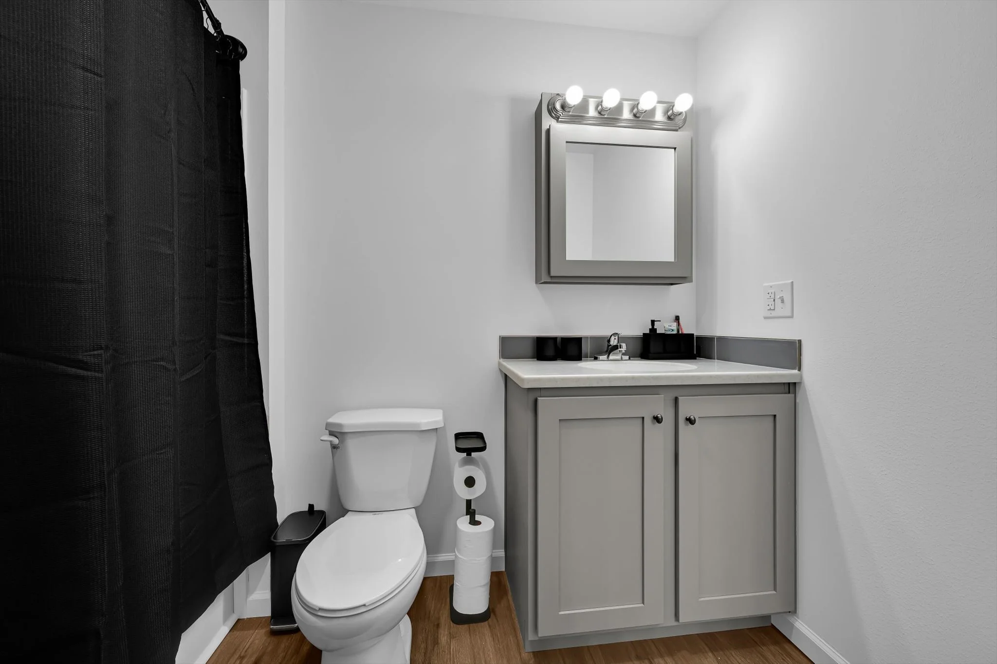 26-Bathroom.jpg