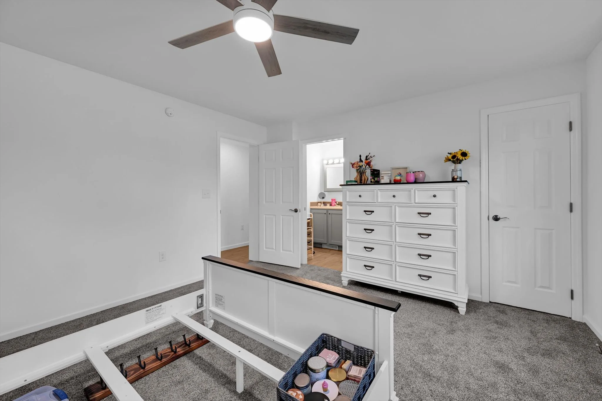 27-Bedroom.jpg