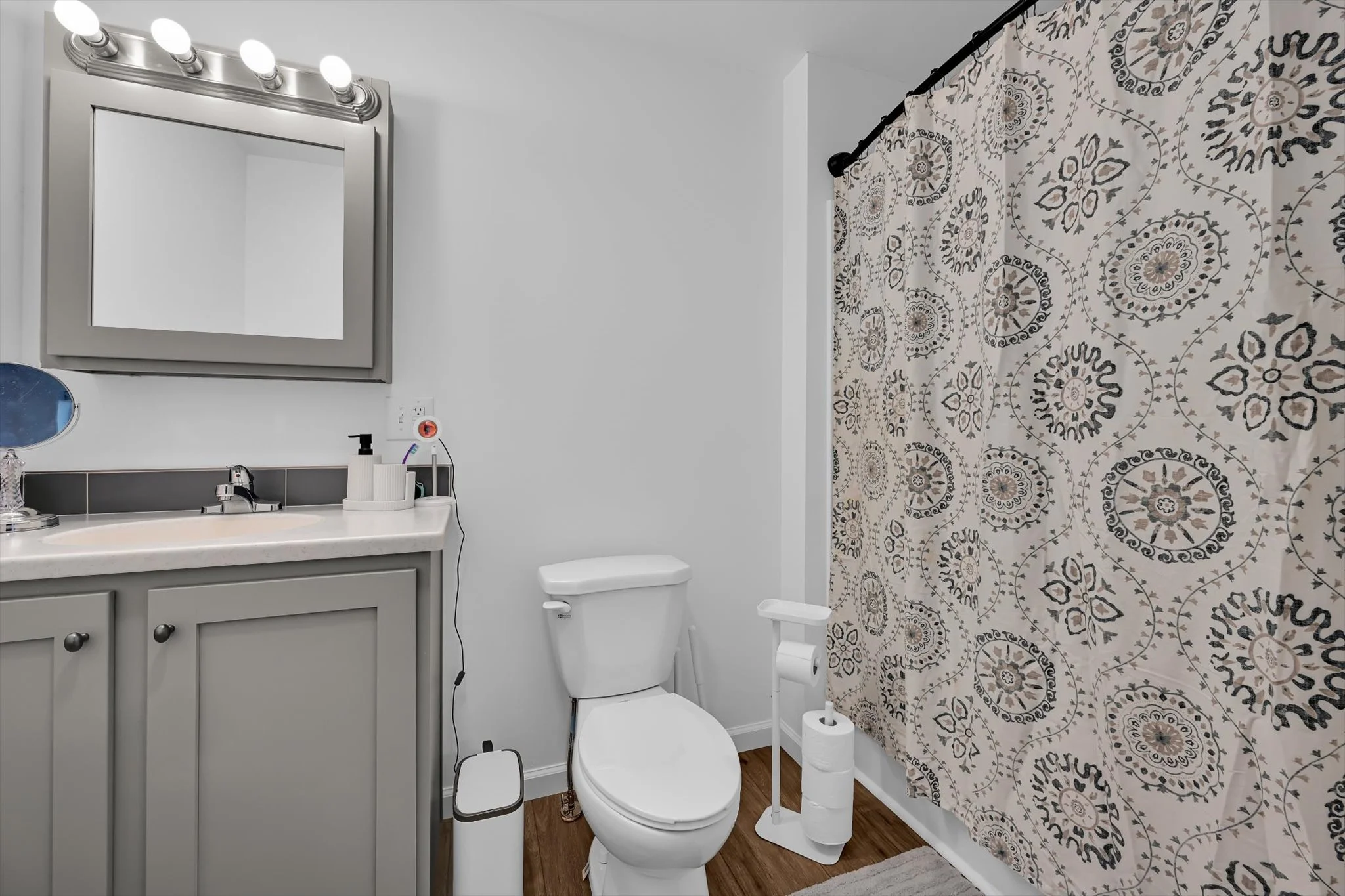 28-Bathroom.jpg