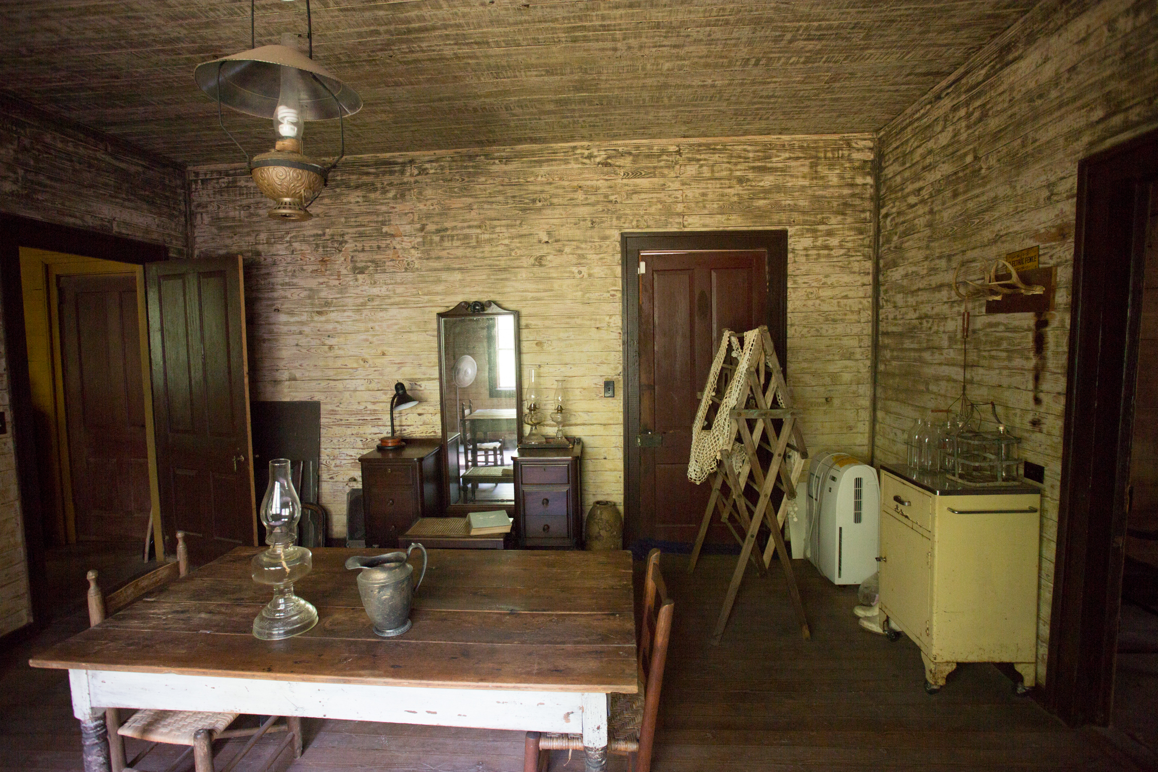 devils pond house_middle room 4.jpg