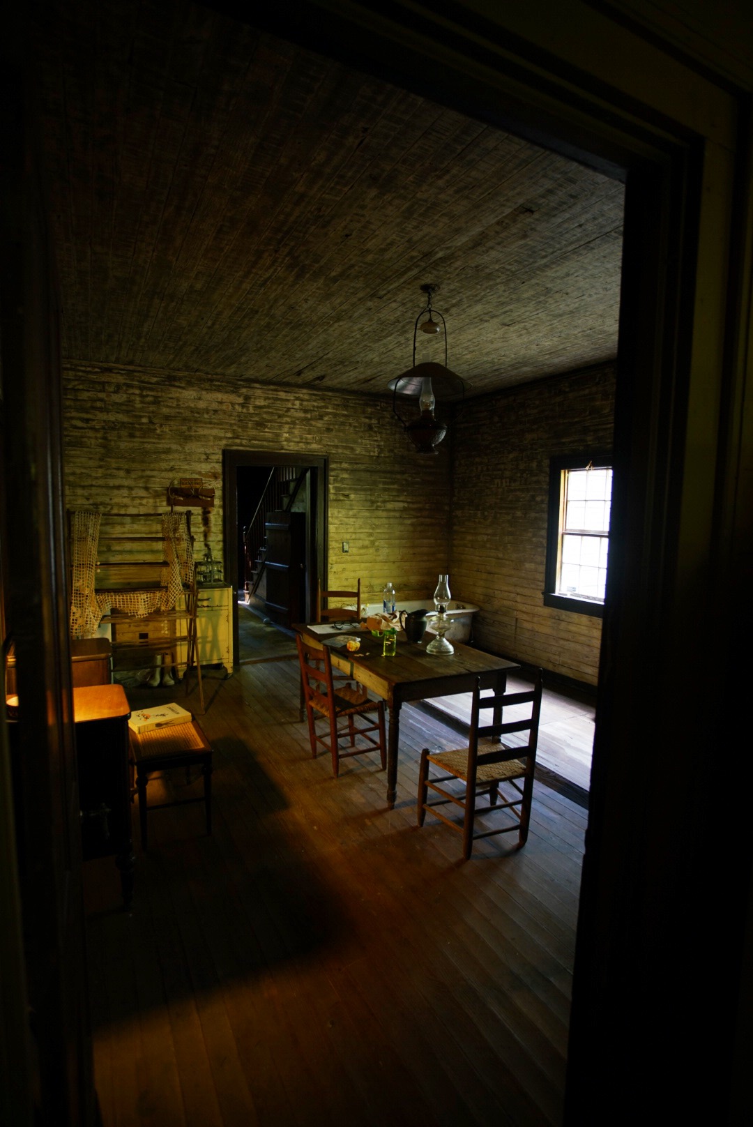 devils pond house-middle room.jpeg