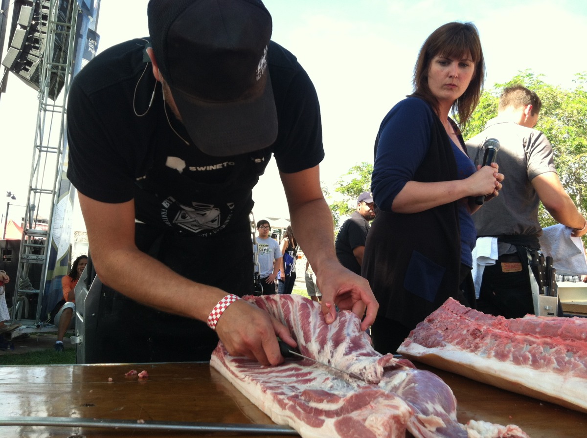 Peeling Spareribs from the Belly