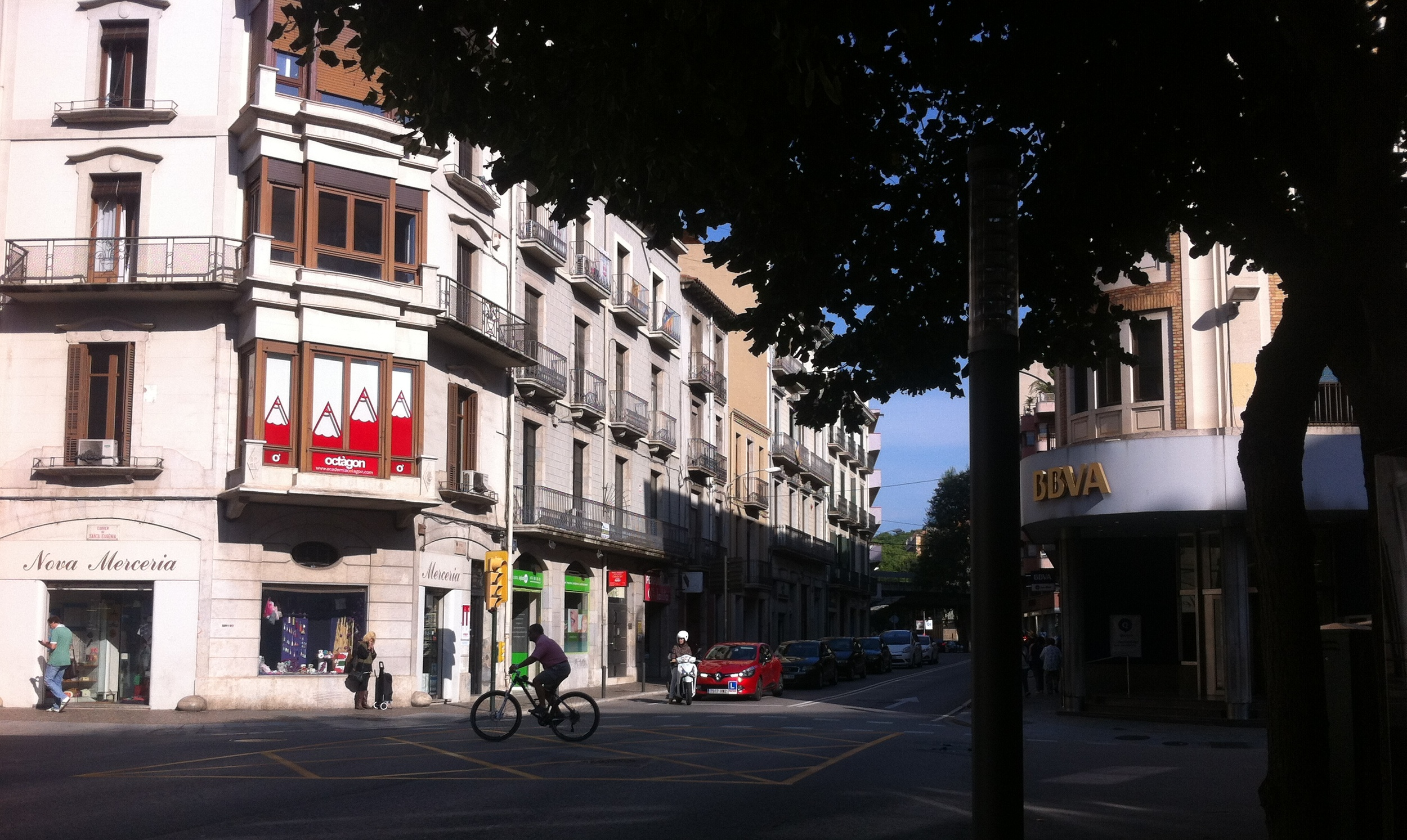 Ronda Ferran Puig, 1, 1r, 17001 Girona Telèfon: 972 411 879 info@academiaoctagon.com