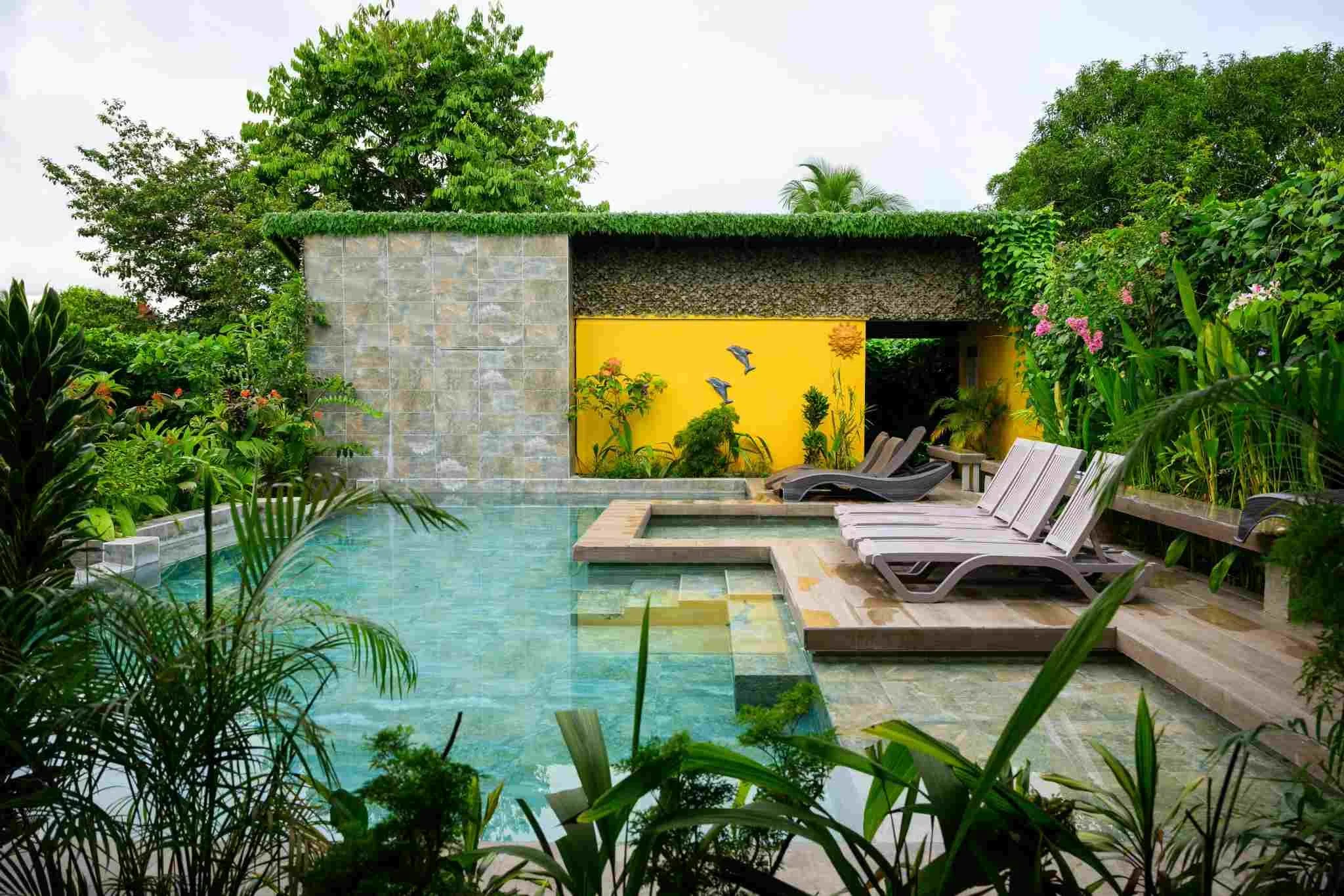 Cabinas Delfines Pool