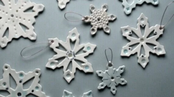 1f04e37ff7d3a7675f2f730971fb49c4--clay-ornaments-snowflake-ornaments.jpg