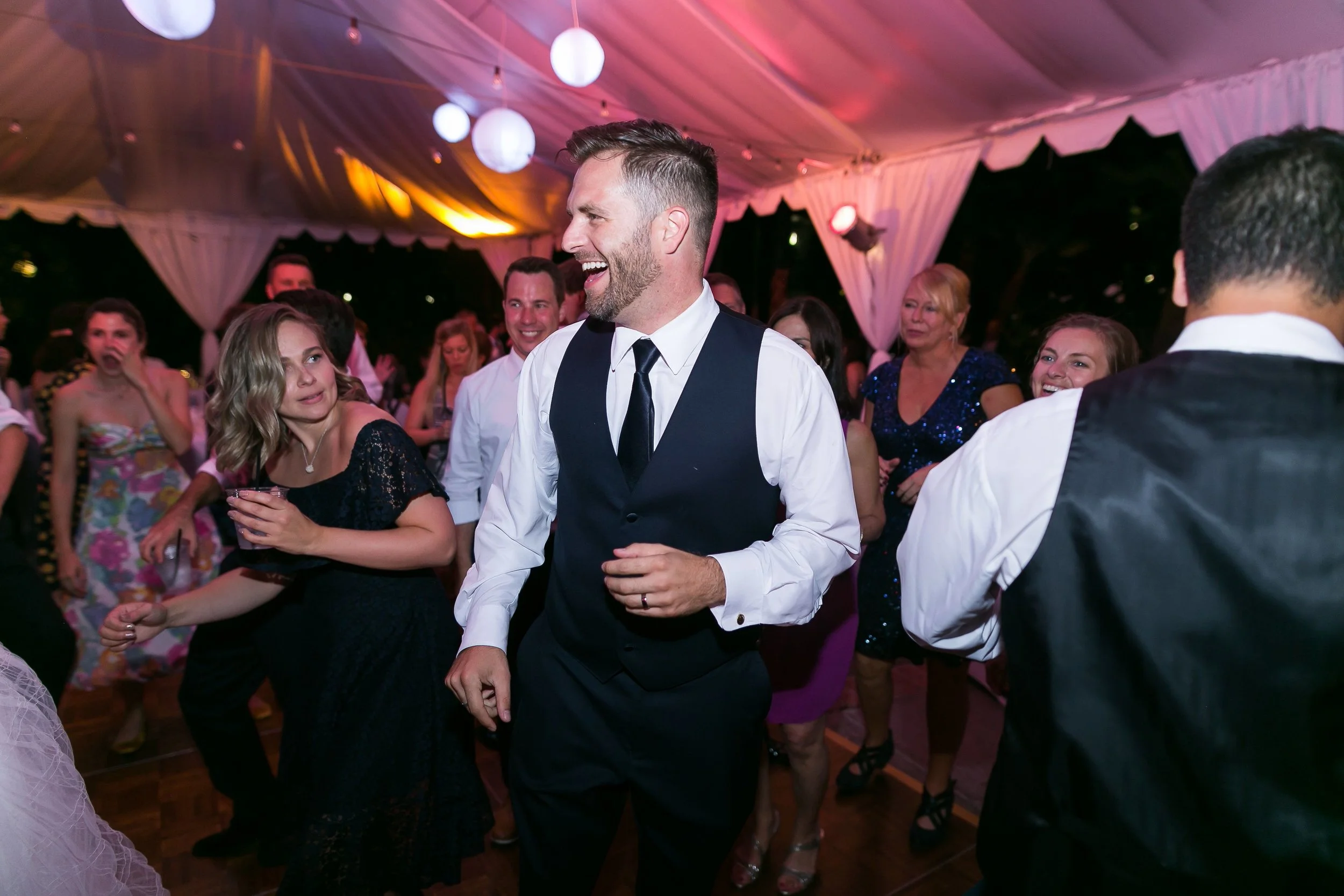 groom dancing1.jpeg