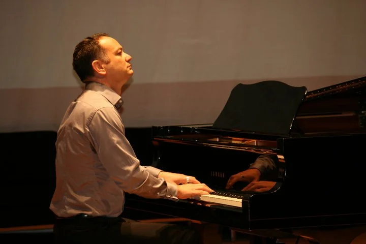 Performing at the Gallagher Academy of Performing Arts, Waikato University, Hamilton, 2010