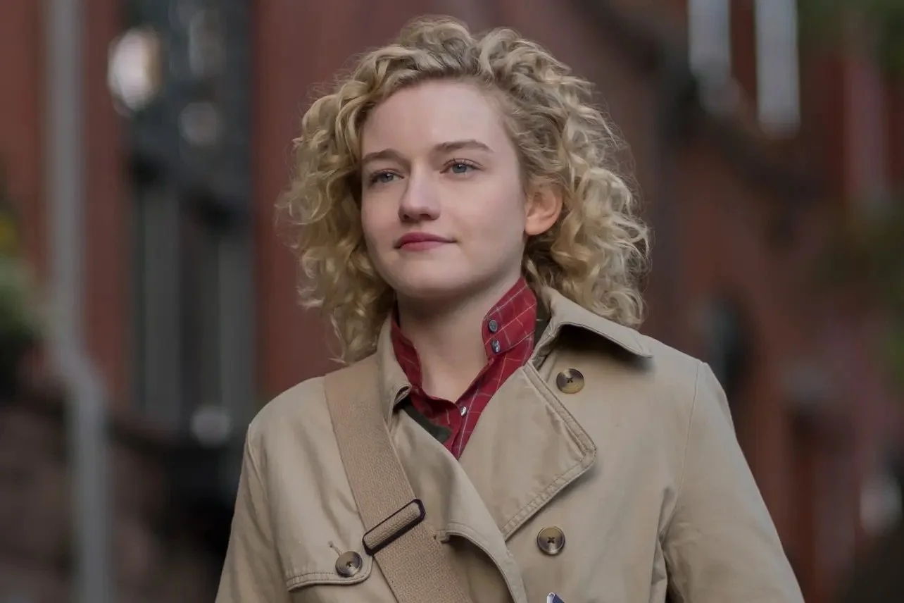 modern-love-julia-garner.jpeg