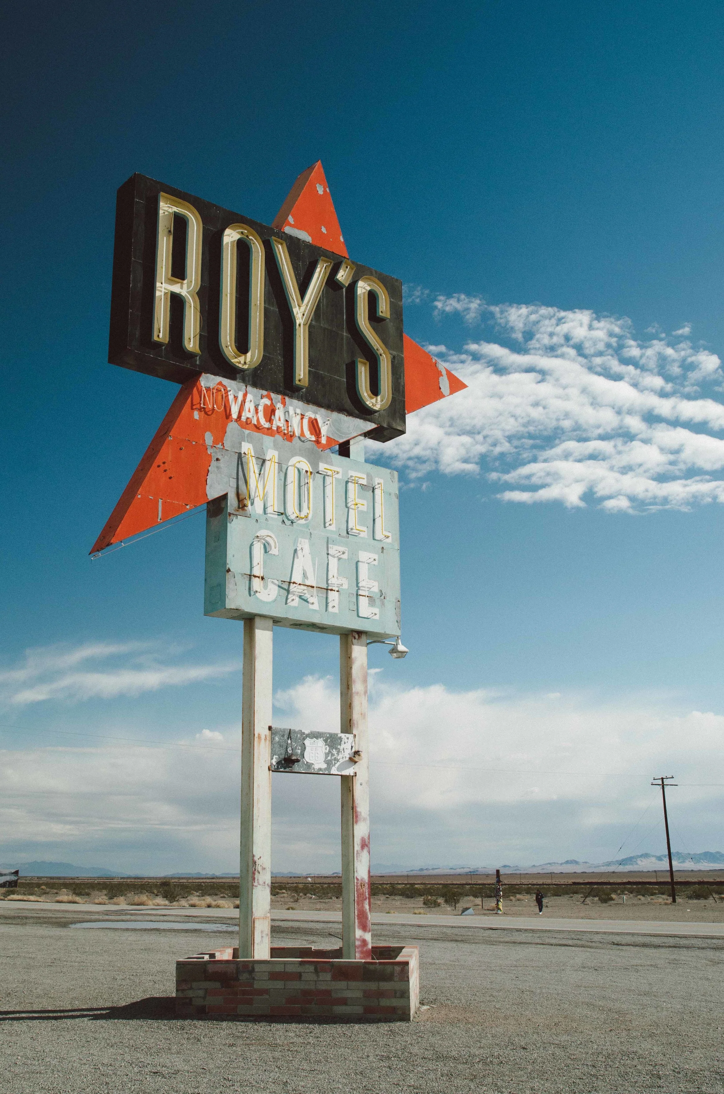 Roy's Motel and Cafe - Amboy, CA