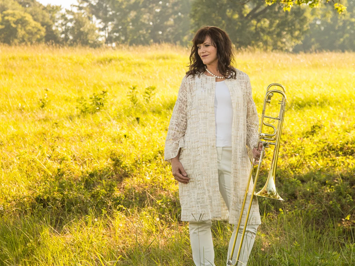 Deb Scott Performs "River Runner" at ITF