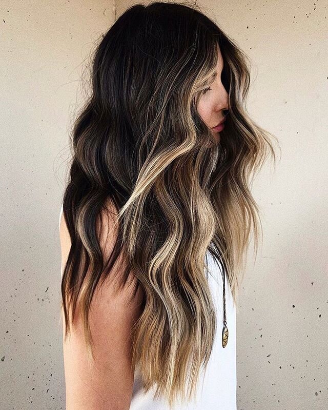 This PLACEMENT never gets old 🙌🏻 love this effortless brunette I did on my boo @nicalexmurphy last summer 🌴🧡 #behindthechair #btconeshot2020_balayage 
#vancouverhairstylist #vancouvercolourist #vancouverhairstyle #effortlessbrunette #hairlove #li