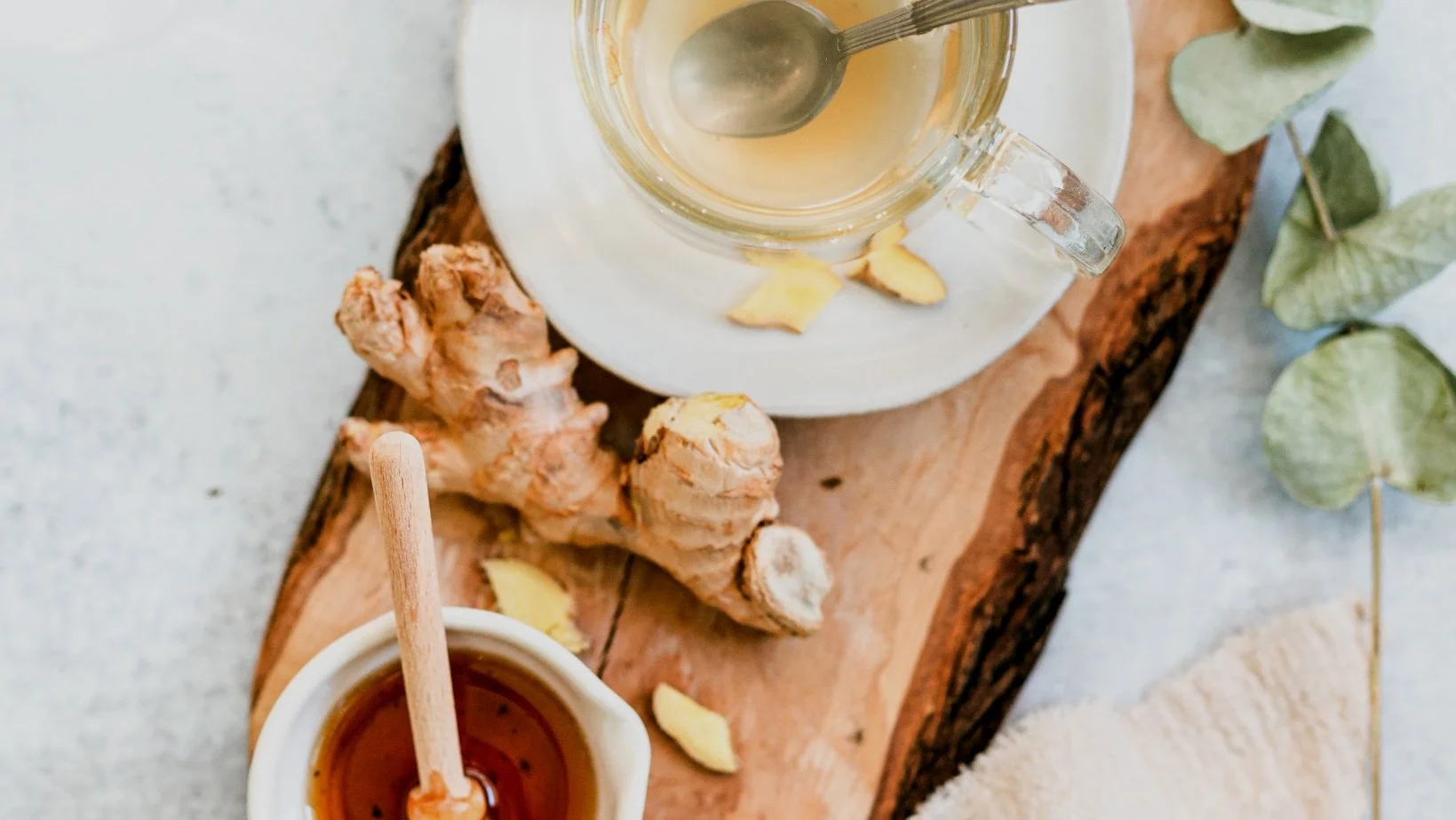 8 Natural Tips To Help With Spring Allergies