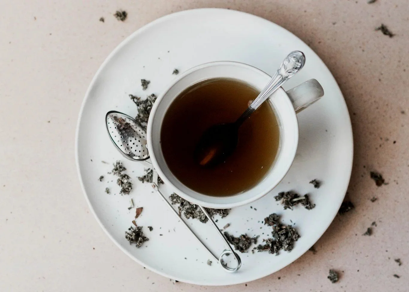  6 Herbal Teas That Support Hormone Balance and Stress Relief for Women Over 40