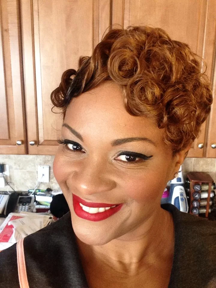  Retro/vintage makeup. 