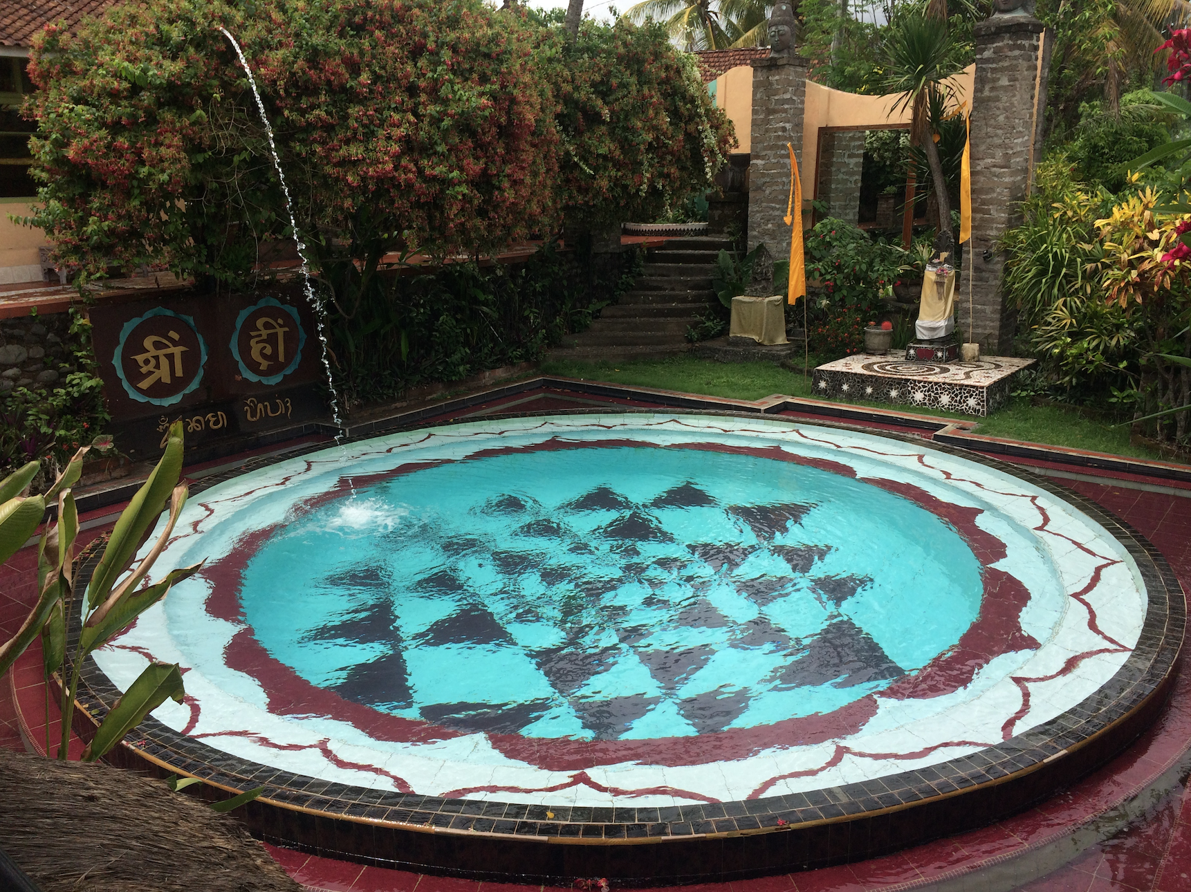 Mosaic Mandala Pool 
