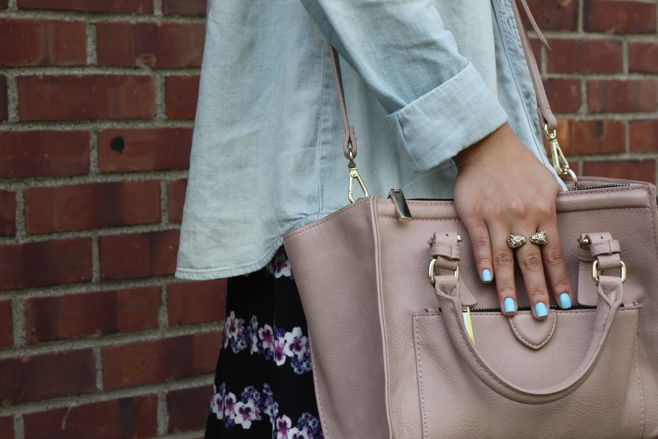 Bag: Zara, Ring: H&M, Nails: Sally Hansen Insta-Dri Blue-Away