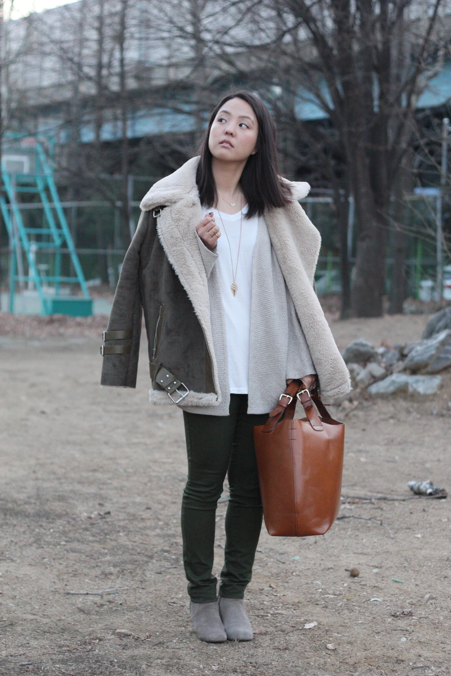 Cardigan: Brandy Melville, Tee: Brandy Melville, Pants: H&M, Shoes: Dolce Vita, Bag: Zara 