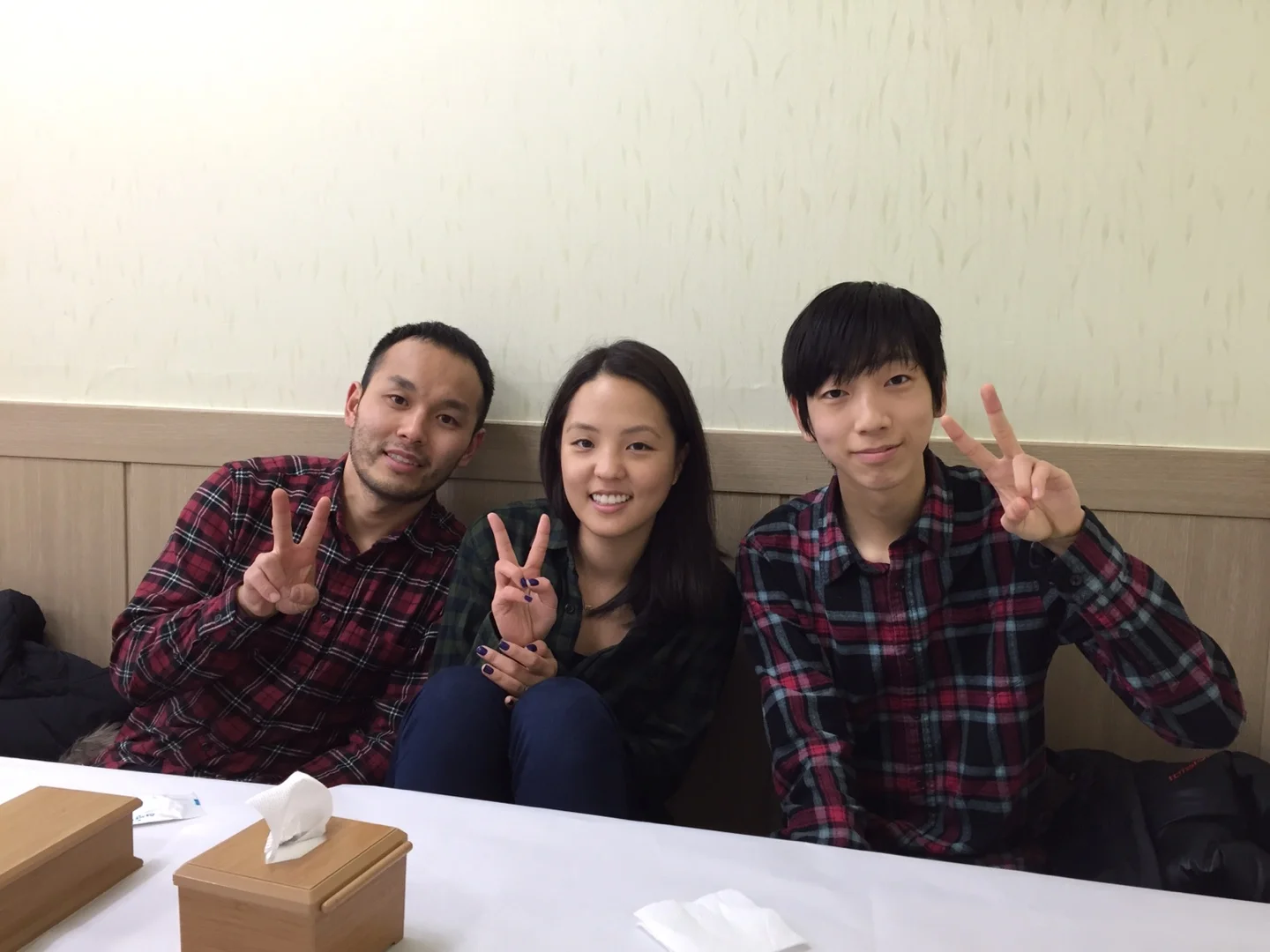 It's apparently in to wear plaid and throw up peace signs.