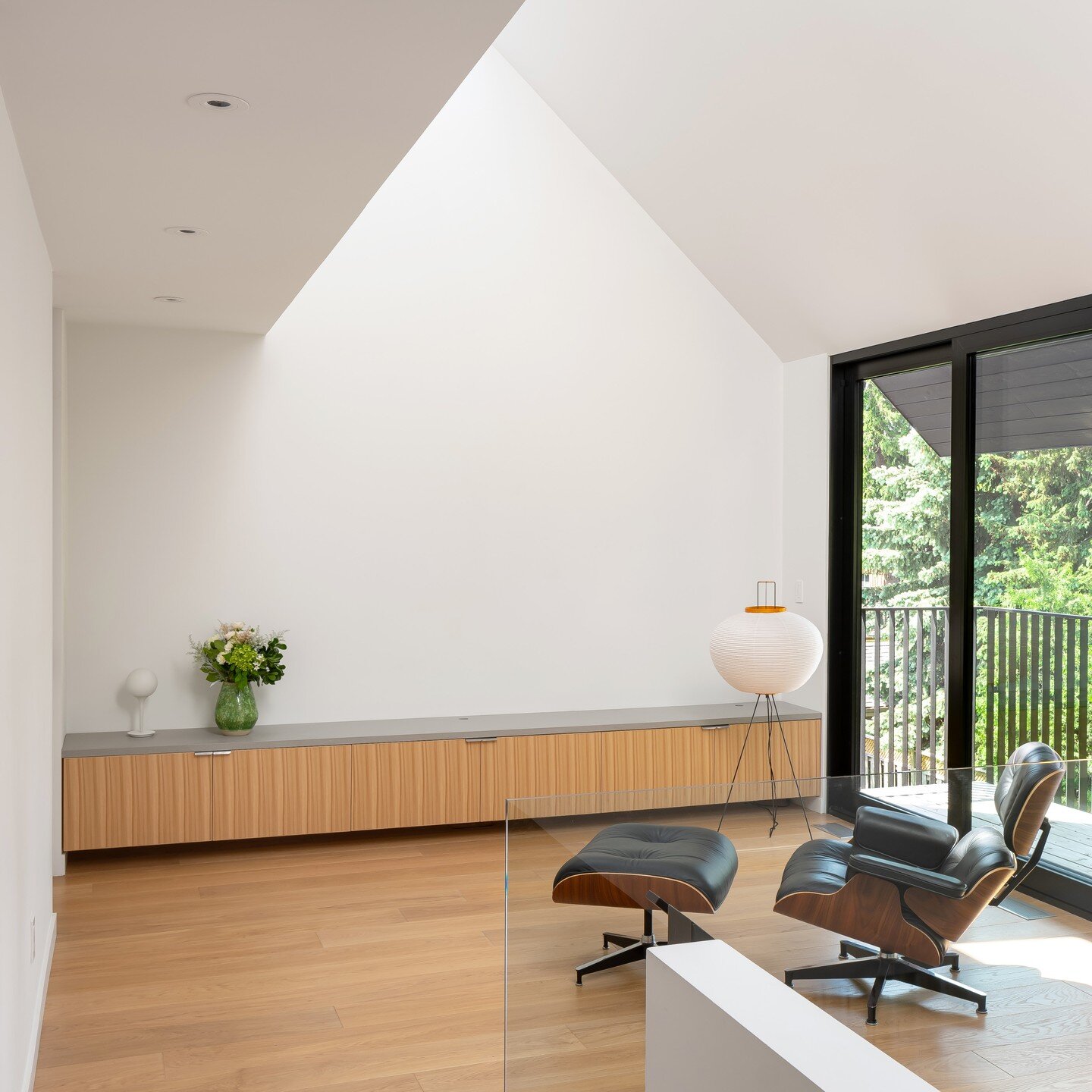 A few more snaps from the Wedgewood Park project. @greatlakestudio @catalystdesignbuild
PC: @norsworthyscott
#architecture #design #designinspiration #millwork #kitchen #contemporarydesign #cabinetmaker #interiors #modernarchitecture #dreamkitchen