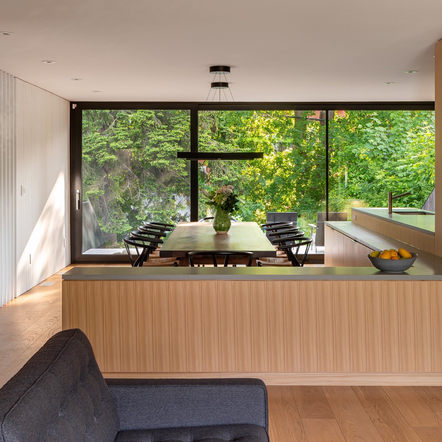 We ❤️ working on @greatlakestudio projects, and deeply appreciative of partners like Roman and his team at @catalystdesignbuild that make it all possible. 🙏
PC: @norsworthyscott
#architecture #design #designinspiration #millwork #kitchen #contempo
