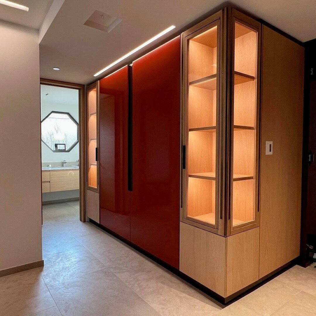 A kitchen pantry with style. Design by Lynn Appleby and David Didur.
#architecture #design #designinspiration #millwork #wip #kitchen #contemporarydesign #cabinetmaker #interiors #modernarchitecture #dreamkitchen #archdaily #torontolife #torontodesi