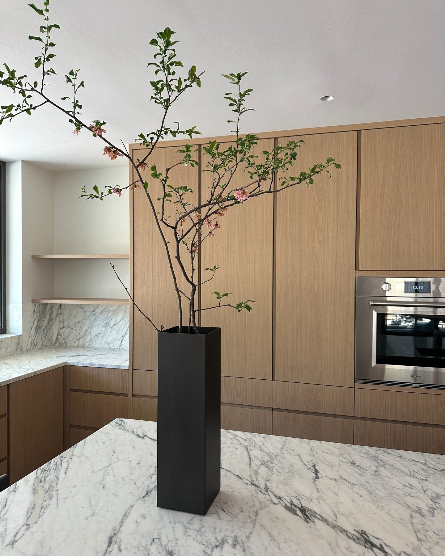 A peek at 154... we ❤️ working on @ashleybottendesign projects!
.
#architecture #design #designinspiration #millwork #kitchen #contemporarydesign #cabinetmaker #interiors #modernarchitecture #dreamkitchen #archdaily #torontolife #torontodesign #mo