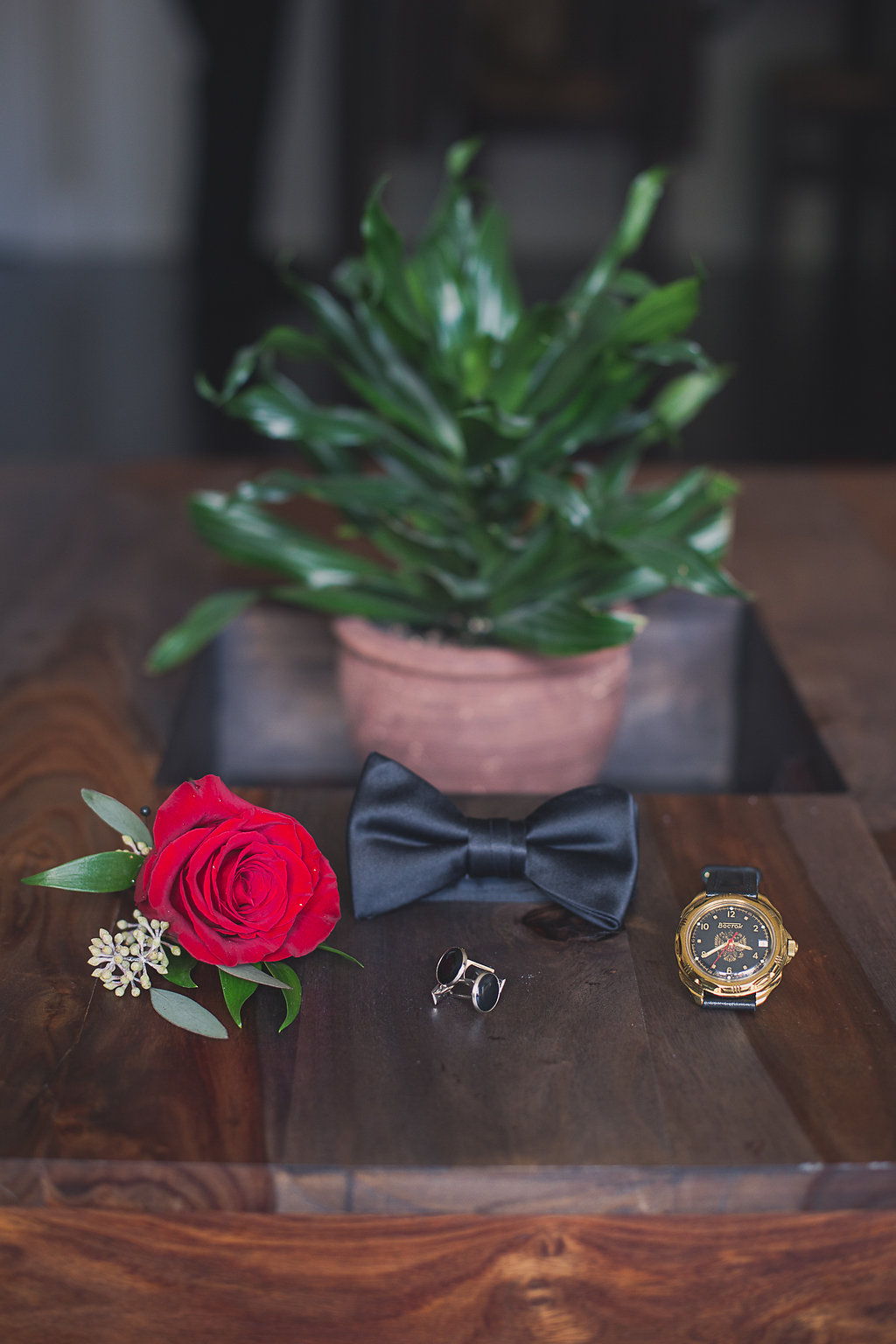groom's boutounniere bowtie ring Mariage Montreal Wedding