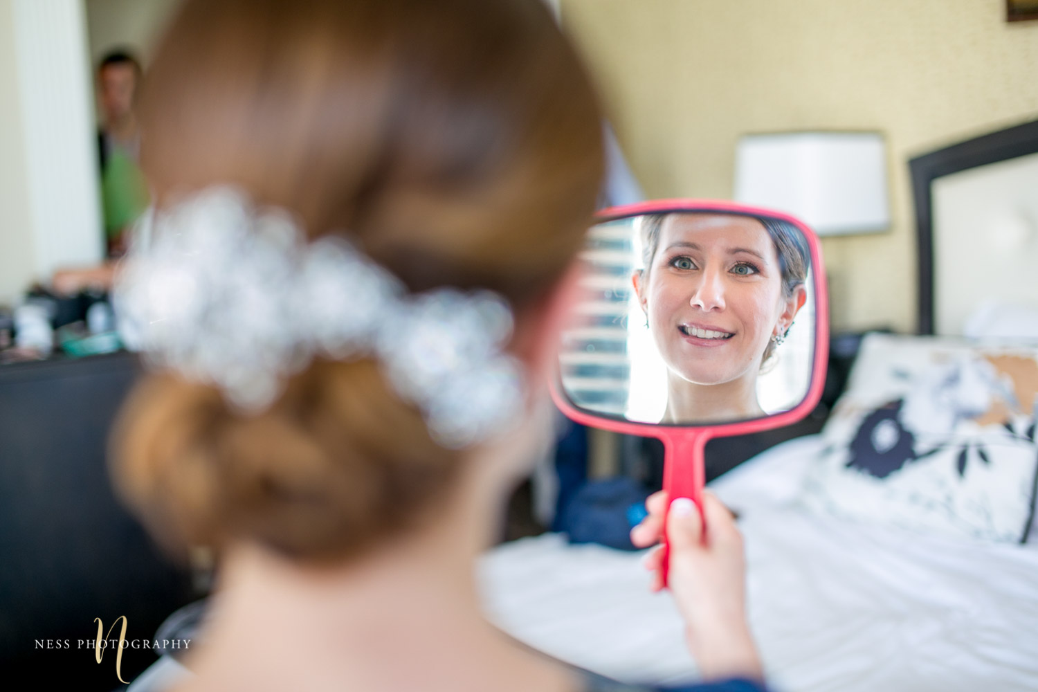 bride lookign in the mirror for montreal elopement