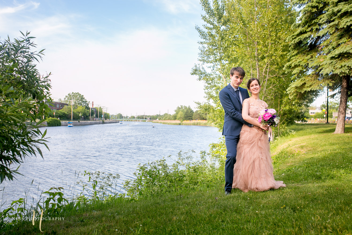 bride and groom in front of canal lachine 