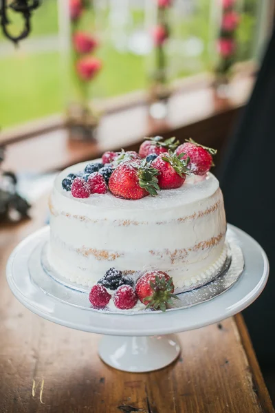 naked cake at Forest and Steam Club Bulgarian Wedding by Ness Photography Montreal wedding photographer- Reception-7.jpg