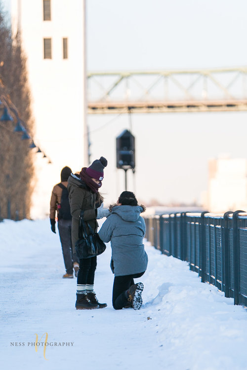 Montreal+winter+surprise+proposal+and+engagement+photoshoot-11.jpg