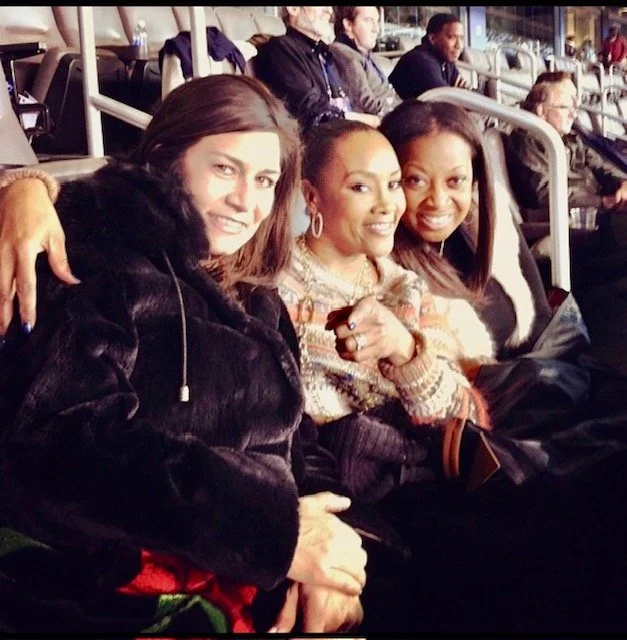 Star Jones, Vivica- Giants box