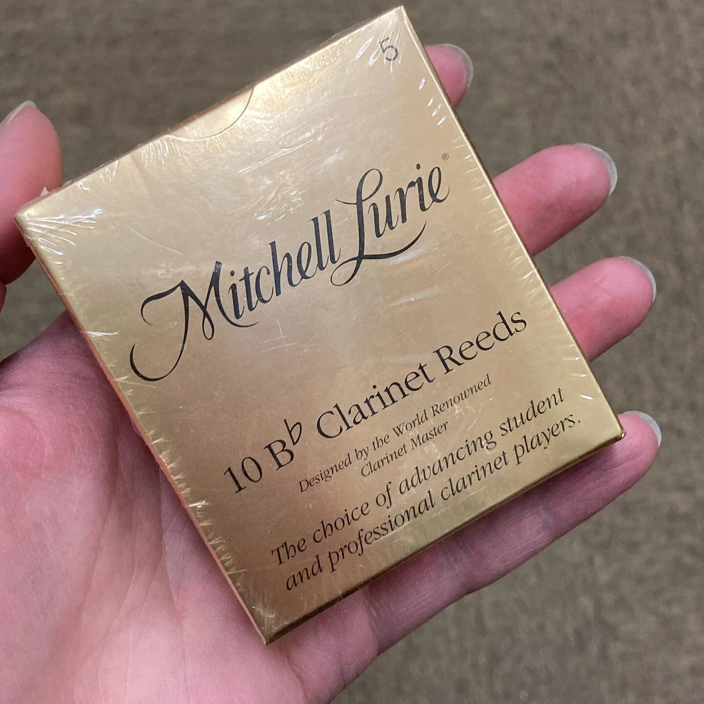 I am the only person excited about this&hellip; but I found these old school gold box Lurie 5s in the wild last week and I&rsquo;m ecstatic to play them.  My best guess is that this box is 20 years old - it&rsquo;s after they were bought by Rico but 