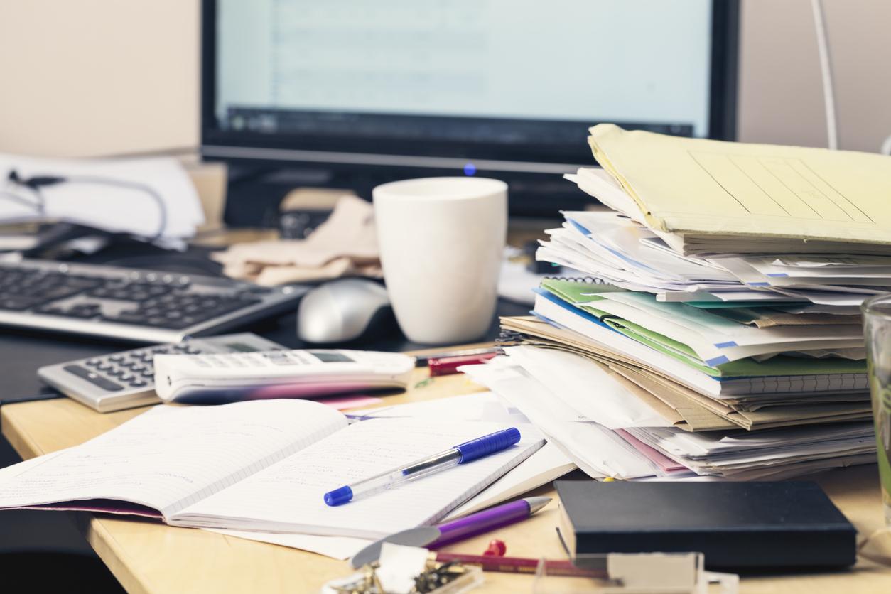 messy-desk-genius.jpg