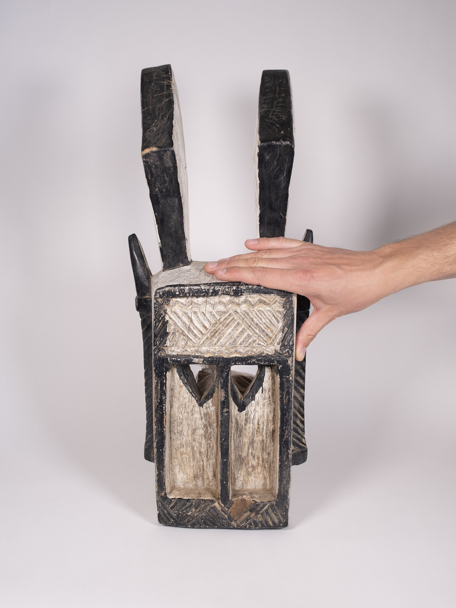 MASK1-HAND.jpg