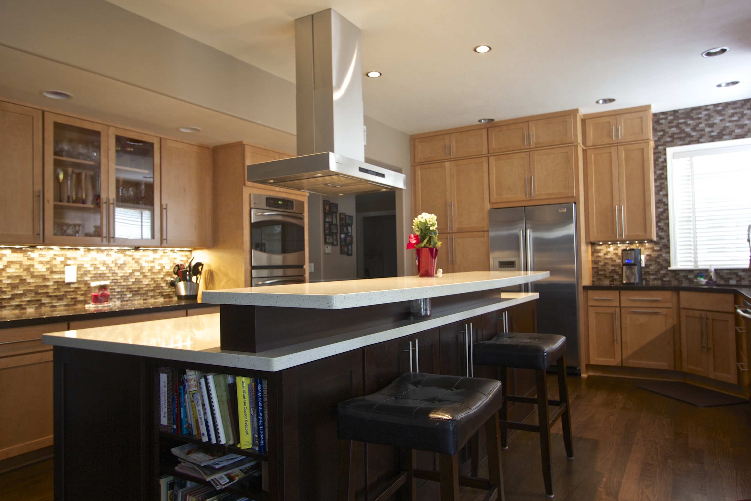 Oyster Pental Quartz and Coffee Brown Silestone