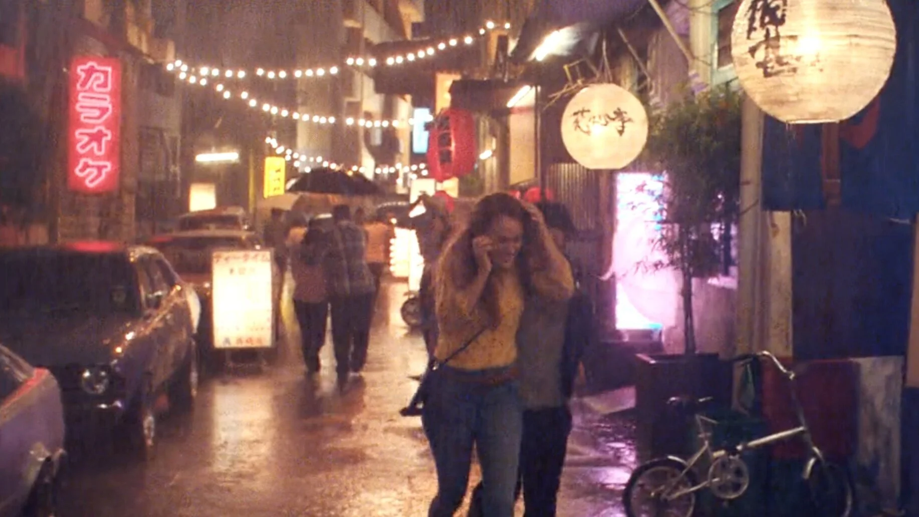 Expedia: Travel the World Better "Kiss"