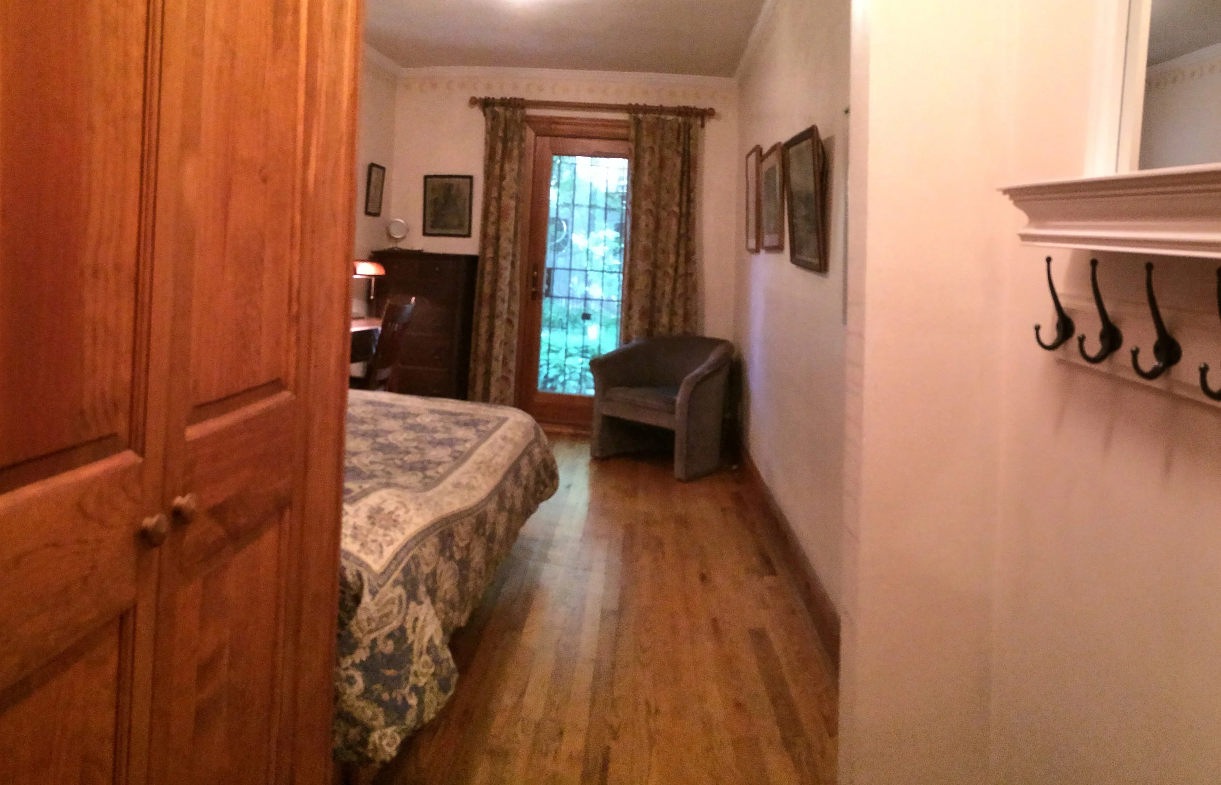 Chambre Verte avec grand placard pour une ou 2 personnes