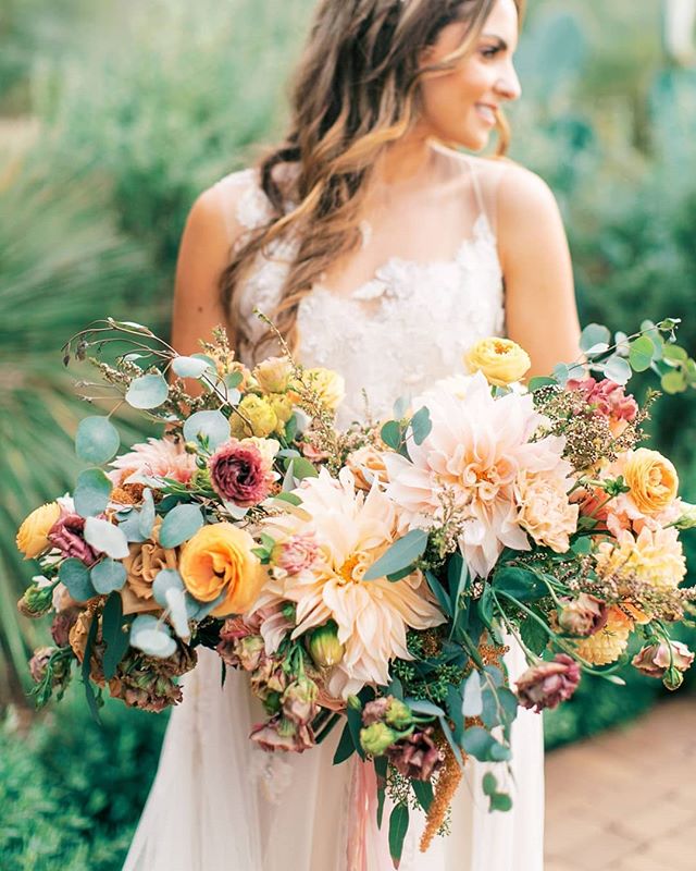 All the rain this weekend reminded me of an epic wedding last fall. Everything was supposed to be outside, ceremony, cocktail, dinner. We had a tent placed in the morning since it was raining cats and dogs, like the craziest rain I have seen in a lon