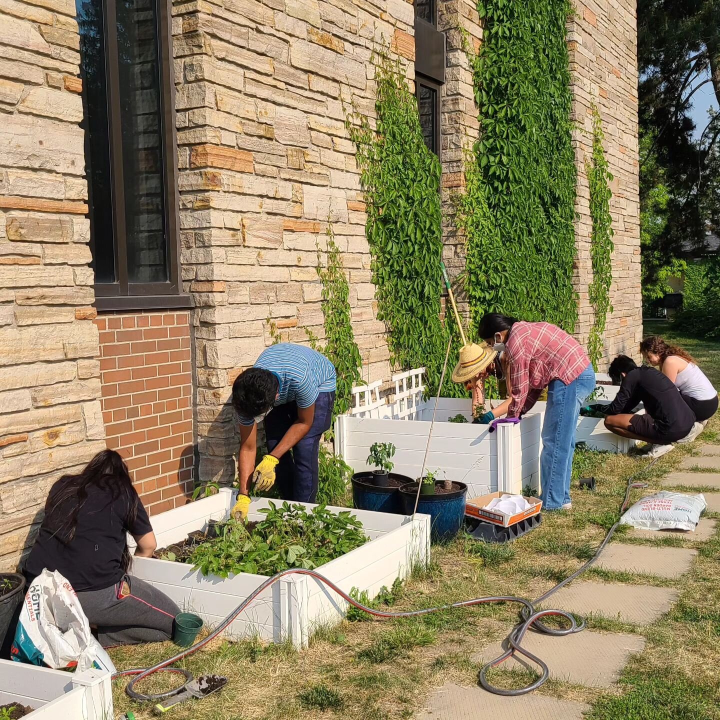 The growing season is nearly here!! We have Action Groups who grow tons of food across Six Nations, Brantford and Kitchener-Waterloo: @revitalizingoursustenance @brantfordfoodforest @kwurbanharvester and the Food Justice Garden (pictured here).

Soon